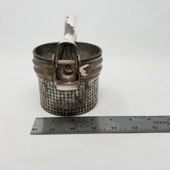 Vintage Metal Potato Ricer Rice Masher Press Strainer White Silver - Picture 10 of 10